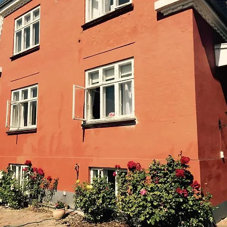 Bedandshower Bed and Breakfast 3*